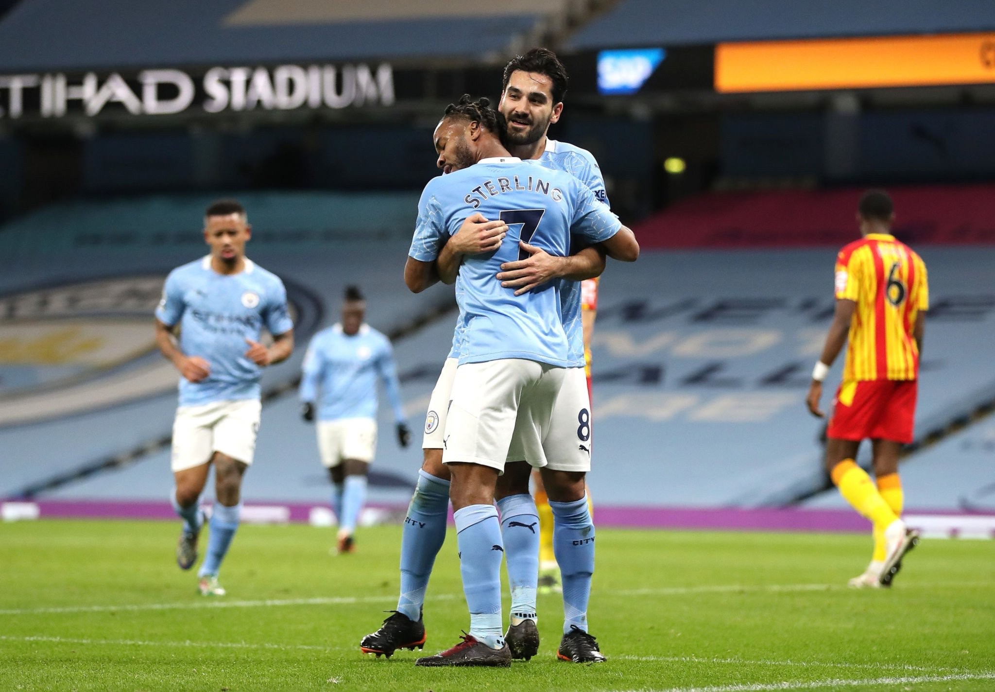 也在防守上 也在防守上